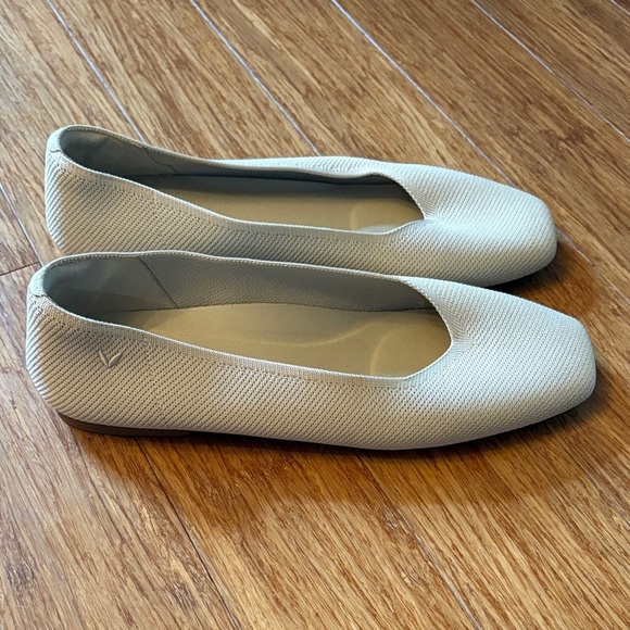Vivaia Elegant Women's Cream Flats - women’s size 43 (US 11.5) - square toe - Picture 1 of 6